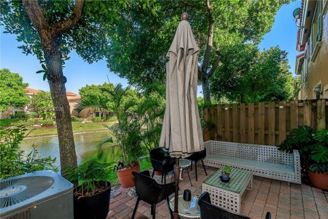 Touwnhouse à vendre à Dania Beach, Floride: 2 chambres, 128.11 m2 № 2089142 - photo 2