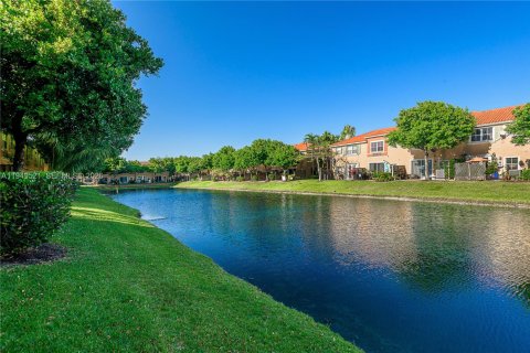 Touwnhouse à vendre à Dania Beach, Floride: 2 chambres, 128.11 m2 № 2089142 - photo 3