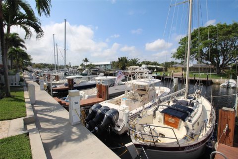 Townhouse in Pompano Beach, Florida 2 bedrooms, 93.65 sq.m. № 1096539 - photo 1