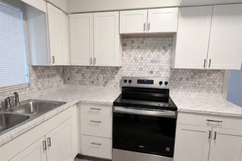 Casa en venta en Winter Haven, Florida, 2 dormitorios, 83.61 m2 № 2238068 - foto 4