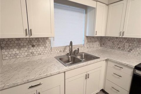 Casa en venta en Winter Haven, Florida, 2 dormitorios, 83.61 m2 № 2238068 - foto 3