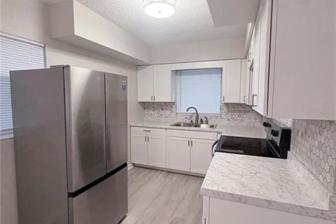 Casa en venta en Winter Haven, Florida, 2 dormitorios, 83.61 m2 № 2238068 - foto 2