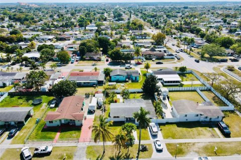 Купить виллу или дом в Хомстед, Флорида 3 спальни, 120.03м2, № 2028188 - фото 14