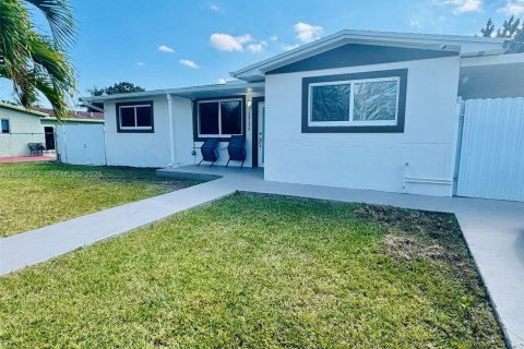 Купить виллу или дом в Хомстед, Флорида 3 спальни, 120.03м2, № 2028188 - фото 3