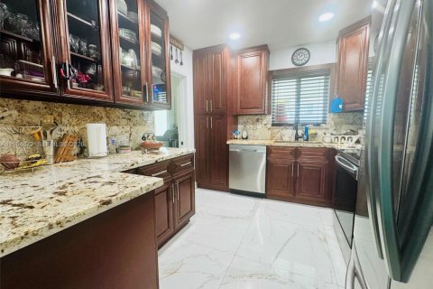 Купить виллу или дом в Хомстед, Флорида 3 спальни, 120.03м2, № 2028188 - фото 21