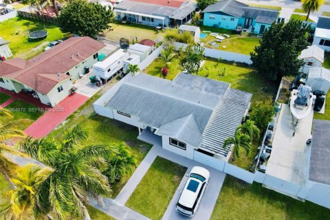 Купить виллу или дом в Хомстед, Флорида 3 спальни, 120.03м2, № 2028188 - фото 11