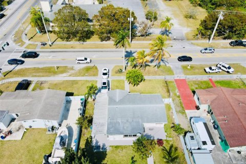 Купить виллу или дом в Хомстед, Флорида 3 спальни, 120.03м2, № 2028188 - фото 15