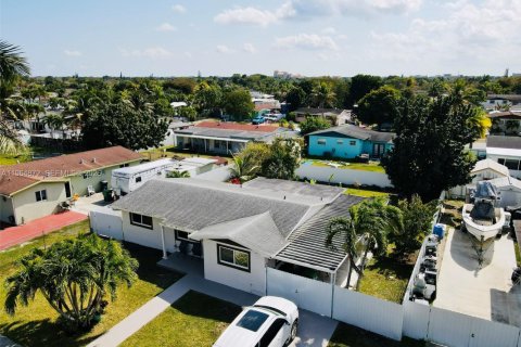 Купить виллу или дом в Хомстед, Флорида 3 спальни, 120.03м2, № 2028188 - фото 6