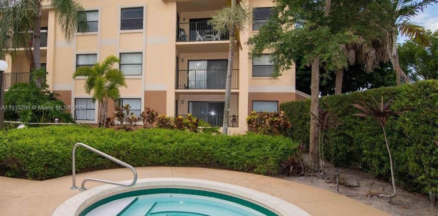 Кондоминиум с 1 спальней в Санрайз, Флорида № 2013140