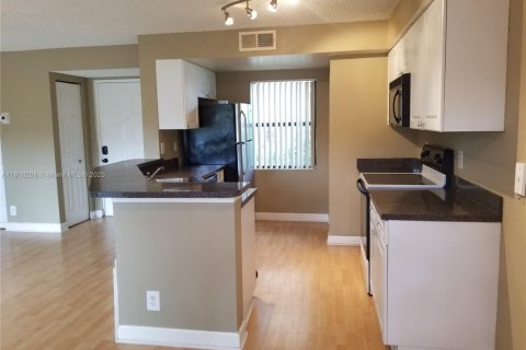 Купить кондоминиум в Санрайз, Флорида 1 спальня, 70.05м2, № 2013140 - фото 4