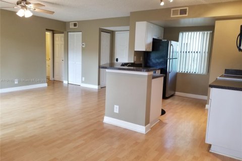 Купить кондоминиум в Санрайз, Флорида 1 спальня, 70.05м2, № 2013140 - фото 2