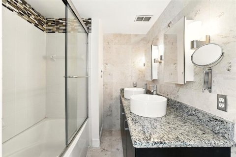 Townhouse in Celebration, Florida 3 bedrooms, 152.36 sq.m. № 1856612 - photo 28