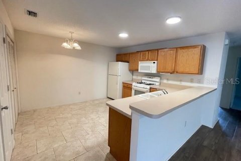 Casa en alquiler en The Villages, Florida, 2 dormitorios, 107.4 m2 № 1904459 - foto 10