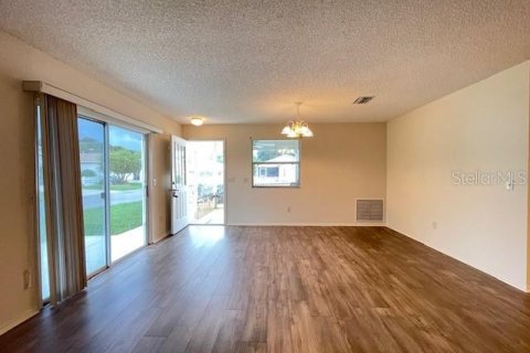 Casa en alquiler en The Villages, Florida, 2 dormitorios, 107.4 m2 № 1904459 - foto 6