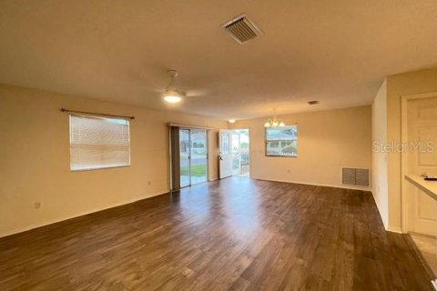 Casa en alquiler en The Villages, Florida, 2 dormitorios, 107.4 m2 № 1904459 - foto 9