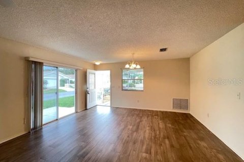 Casa en alquiler en The Villages, Florida, 2 dormitorios, 107.4 m2 № 1904459 - foto 5