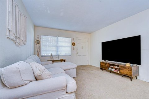Condo in Saint Petersburg, Florida, 2 bedrooms  № 2094263 - photo 5