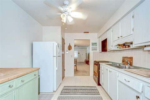 Condo in Saint Petersburg, Florida, 2 bedrooms  № 2094263 - photo 10