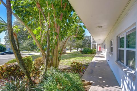 Condo in Saint Petersburg, Florida, 2 bedrooms  № 2094263 - photo 23