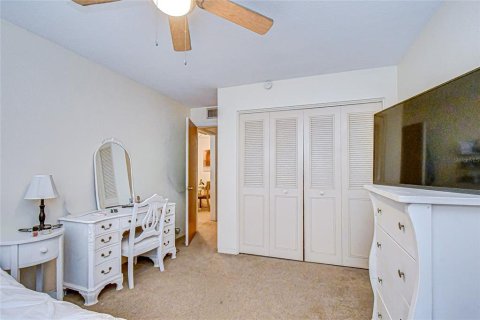 Condo in Saint Petersburg, Florida, 2 bedrooms  № 2094263 - photo 18
