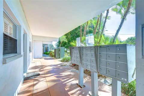 Condo in Saint Petersburg, Florida, 2 bedrooms  № 2094263 - photo 21