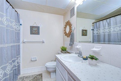 Condo in Saint Petersburg, Florida, 2 bedrooms  № 2094263 - photo 13