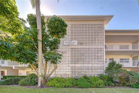 Condo in Saint Petersburg, Florida, 2 bedrooms  № 2094263 - photo 2