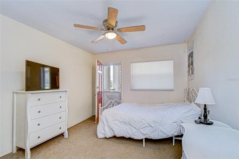 Condo in Saint Petersburg, Florida, 2 bedrooms  № 2094263 - photo 16