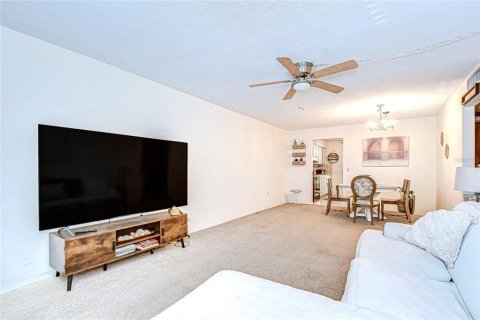 Condo in Saint Petersburg, Florida, 2 bedrooms  № 2094263 - photo 7