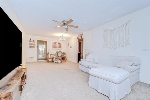 Condo in Saint Petersburg, Florida, 2 bedrooms  № 2094263 - photo 6