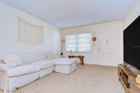 Condo in Saint Petersburg, Florida, 2 bedrooms  № 2094263 - photo 4