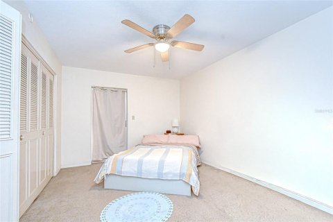 Condo in Saint Petersburg, Florida, 2 bedrooms  № 2094263 - photo 14