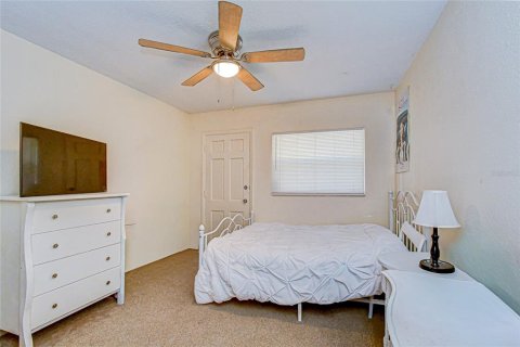 Condo in Saint Petersburg, Florida, 2 bedrooms  № 2094263 - photo 17