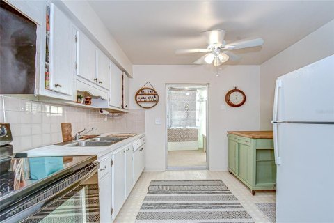 Condo in Saint Petersburg, Florida, 2 bedrooms  № 2094263 - photo 8