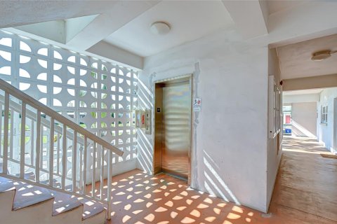 Condo in Saint Petersburg, Florida, 2 bedrooms  № 2094263 - photo 20