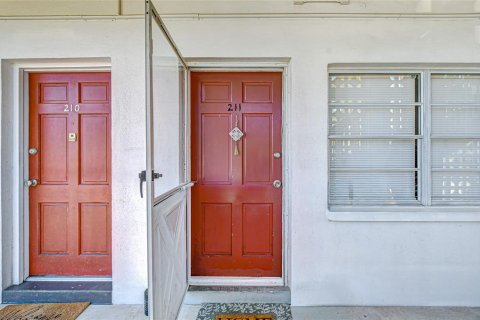 Condo in Saint Petersburg, Florida, 2 bedrooms  № 2094263 - photo 3