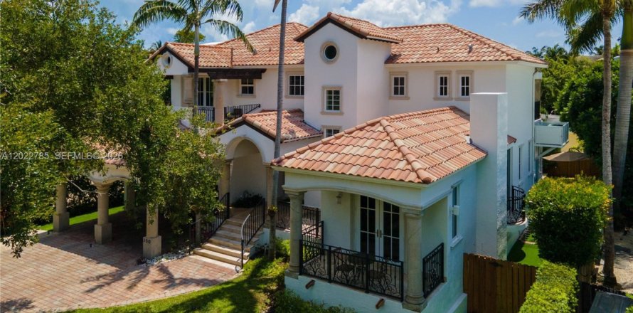 Villa ou maison à Key Biscayne, Floride 5 chambres, 337.51 m2 № 2257090