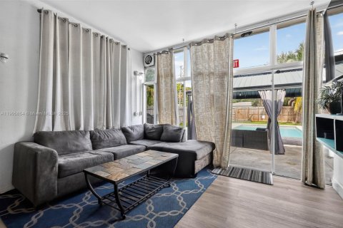Casa en venta en Hollywood, Florida, 3 dormitorios, 178 m2 № 1970941 - foto 3