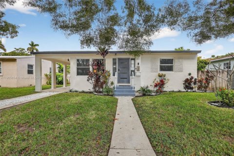 Casa en venta en Hollywood, Florida, 3 dormitorios, 178 m2 № 1970941 - foto 1