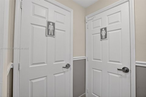 Immobilier commercial à vendre à Miami, Floride № 1994458 - photo 24