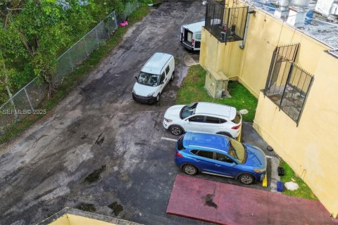 Immobilier commercial à vendre à Miami, Floride № 1994458 - photo 9