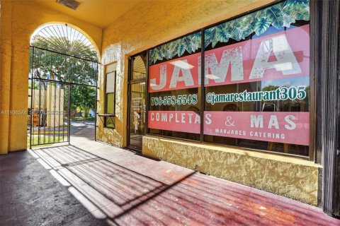 Immobilier commercial à vendre à Miami, Floride № 1994458 - photo 2