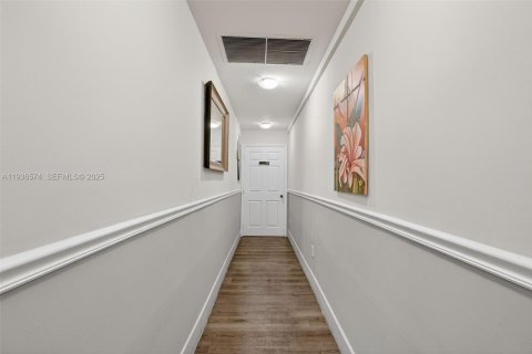 Immobilier commercial à vendre à Miami, Floride № 1994458 - photo 23