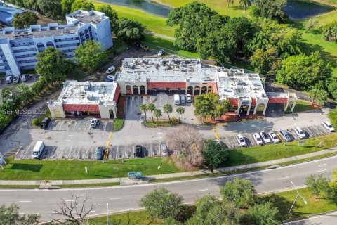 Immobilier commercial à vendre à Miami, Floride № 1994458 - photo 3