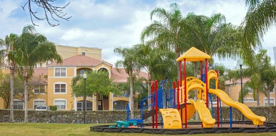 Condominio en Coconut Creek, Florida, 2 dormitorios № 2034174