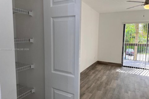 Condominio en venta en Miami, Florida, 2 dormitorios, 87.24 m2 № 2030606 - foto 16