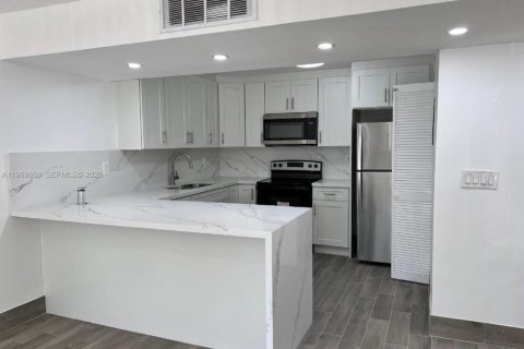 Condominio en venta en Miami, Florida, 2 dormitorios, 87.24 m2 № 2030606 - foto 3