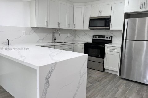 Condominio en venta en Miami, Florida, 2 dormitorios, 87.24 m2 № 2030606 - foto 2