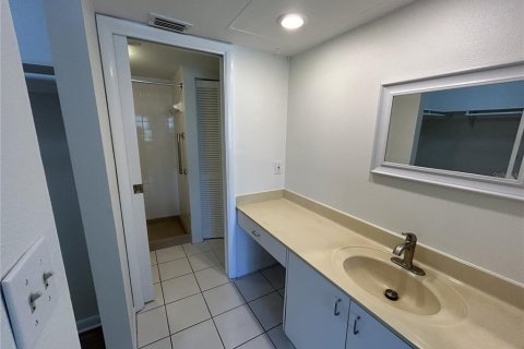 Condo in South Pasadena, Florida, 2 bedrooms  № 2321274 - photo 22
