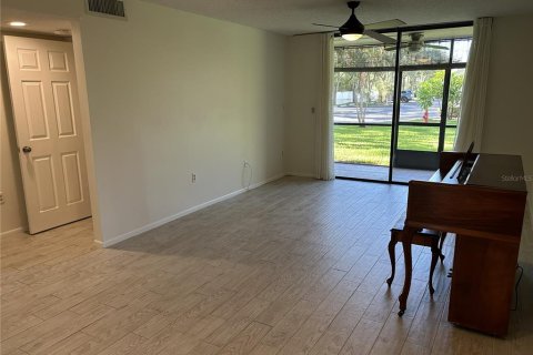 Condo in South Pasadena, Florida, 2 bedrooms  № 2321274 - photo 11